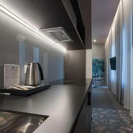 Resume Apartments, Swimmer Corner No 9 By Urban Rent *